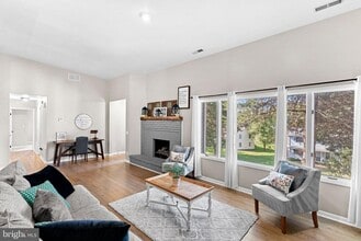 862 Carrier Dr in Strasburg, VA - Building Photo - Building Photo