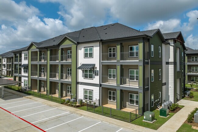 Saxon Pond Flats in Spring, TX - Foto de edificio - Building Photo
