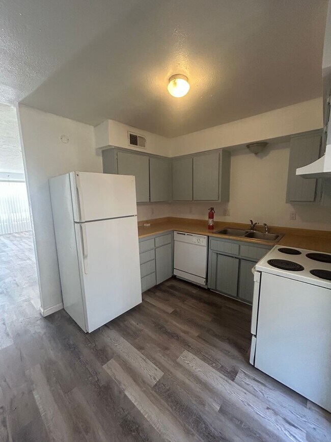 property at 1932 Buena Vista Dr SE