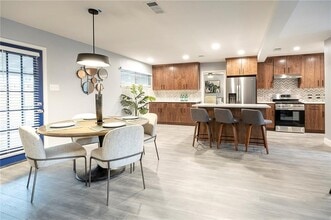 2406 Glen Springs Way in Austin, TX - Building Photo - Building Photo