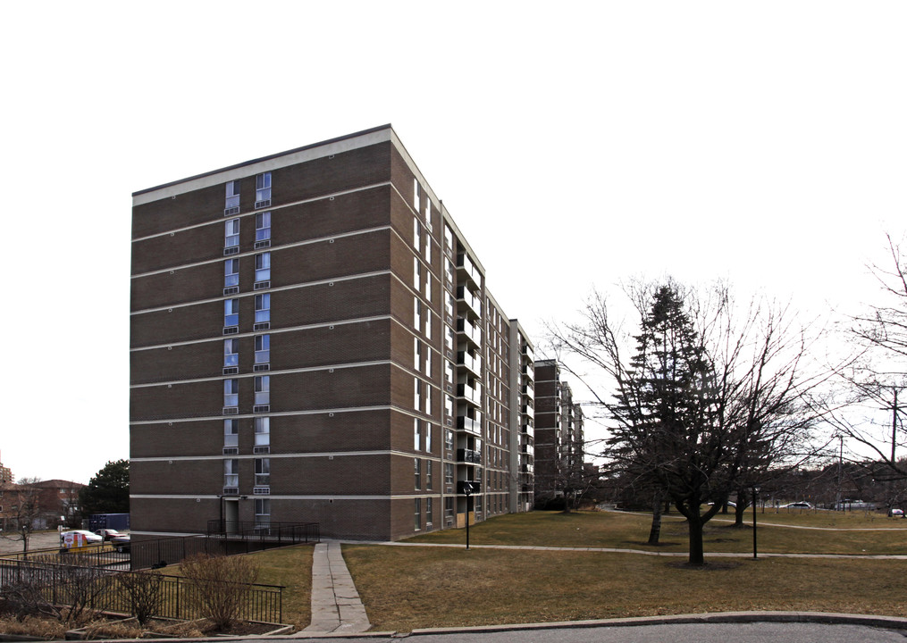 Swiss Court in Toronto, ON - Building Photo