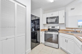 3417 NW 44th St in Lauderdale Lakes, FL - Building Photo - Building Photo