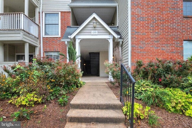 12151 Penderview Ln in Fairfax, VA - Building Photo - Building Photo