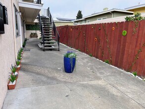 1433 Dwight Way in Berkeley, CA - Foto de edificio - Building Photo