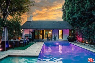 8297 Presson Pl in Los Angeles, CA - Building Photo