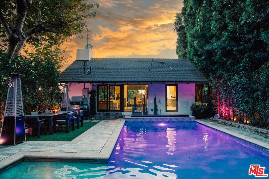 8297 Presson Pl in Los Angeles, CA - Building Photo