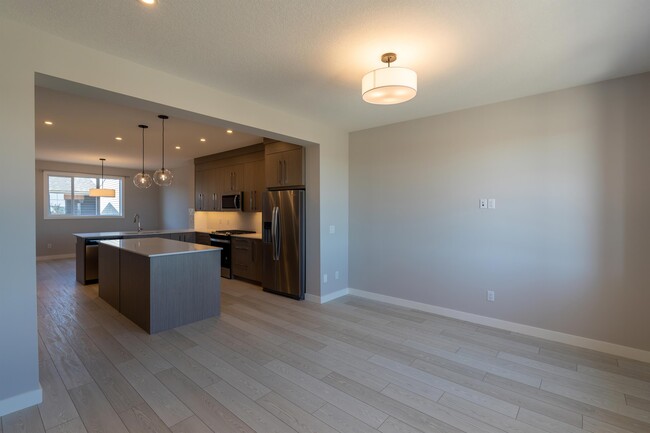 253 Creekside Dr SW in Calgary, AB - Building Photo - Building Photo