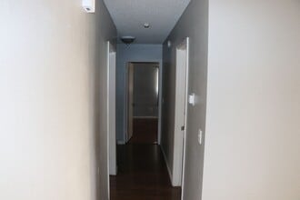 7864 Newhall Ave in Hesperia, CA - Foto de edificio - Building Photo