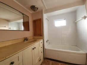 2320 Bee Ridge Rd in Sarasota, FL - Building Photo - Building Photo