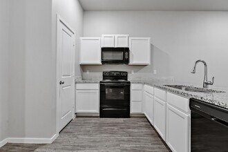 2120 N Avenue J, Unit A in Lubbock, TX - Building Photo - Building Photo