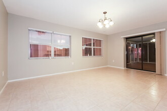 344 Sunnyside Dr in Venice, FL - Building Photo - Building Photo