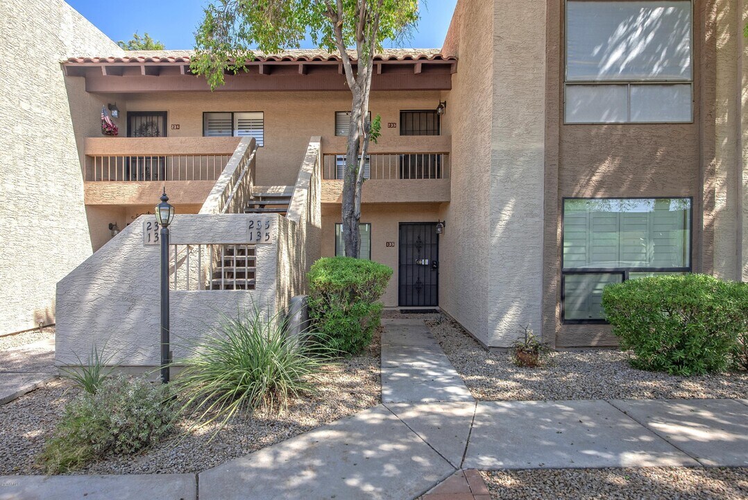 8651 E Royal Palm Rd in Scottsdale, AZ - Building Photo