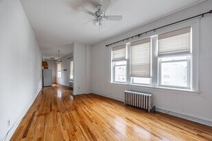 1145 W Morse Ave, Unit 305 in Chicago, IL - Building Photo
