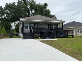 1735 St John St in Lake Charles, LA - Building Photo