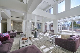 950 Massachusetts Ave in Cambridge, MA - Foto de edificio - Building Photo