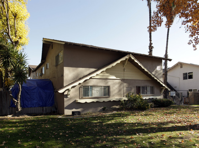 674 Karesh Ave in Pomona, CA - Building Photo - Building Photo