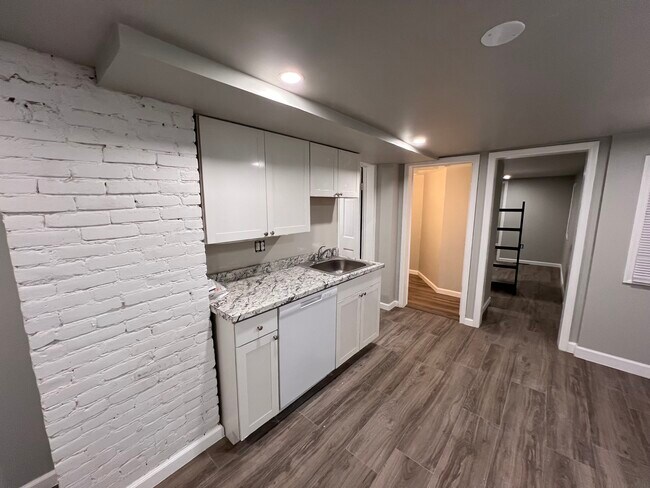 67 Lawrence St, Unit 67 Lawrence Street in Saratoga Springs, NY - Building Photo - Building Photo