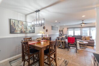 6339 Del Monte Dr in Houston, TX - Foto de edificio - Building Photo