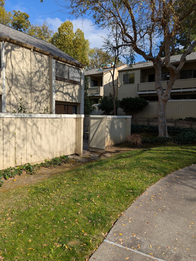 3031 Kaiser Dr in Santa Clara, CA - Building Photo - Building Photo