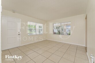 3736 Luzon St in Ft. Myers, FL - Foto de edificio - Building Photo