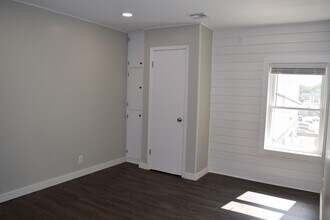 113 N Cedar Ave, Unit Apt 3 in Owatonna, MN - Foto de edificio - Building Photo