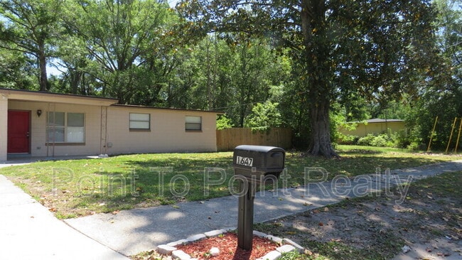 1647 Dibble Cir W in Jacksonville, FL - Building Photo - Building Photo