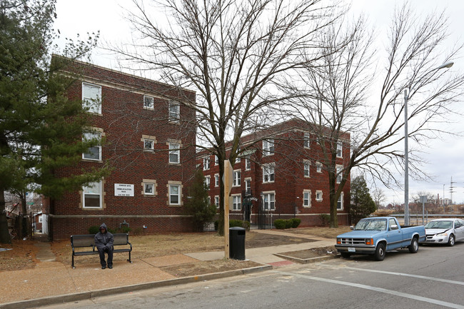 Penrose Apartments in St. Louis, MO - Foto de edificio - Building Photo