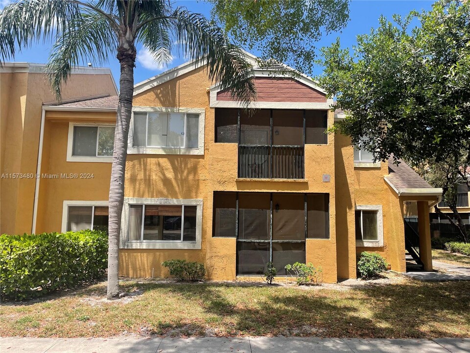 356 SW 83rd Way, Unit 104 in Pembroke Pines, FL - Building Photo