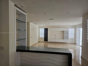 4501 NW 93rd Doral Ct in Doral, FL - Foto de edificio - Building Photo