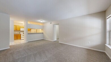 2740 S Knightsbridge Cir in Ann Arbor, MI - Building Photo - Building Photo