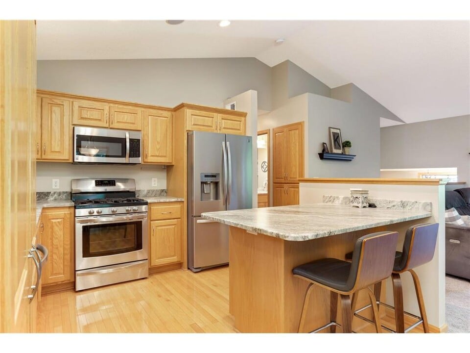 10483 6th St NE in Hanover, MN - Building Photo