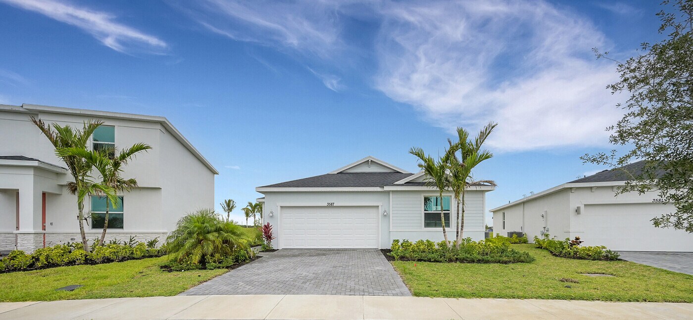 3587 Angler Dr in Fort Pierce, FL - Building Photo