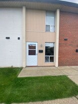 502 College Park Dr in Coraopolis, PA - Building Photo