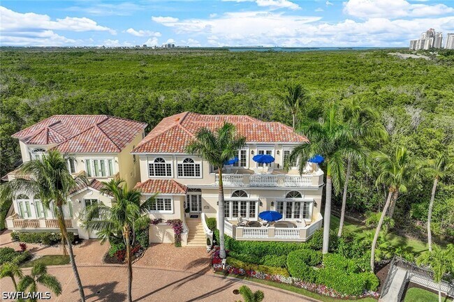 27710 Marina Isle Ct in Bonita Springs, FL - Foto de edificio - Building Photo