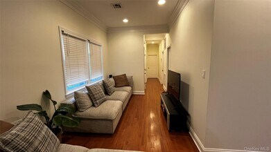 137 W Market St in Long Beach, NY - Building Photo - Building Photo