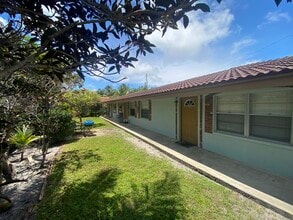 121 SW 15th St, Unit A in Pompano Beach, FL - Building Photo - Building Photo