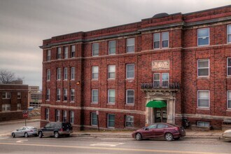 Cascade Apartments in Duluth, MN - Building Photo - Building Photo