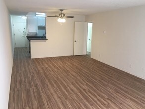 225 Montana Ave-Unit -202 in Santa Monica, CA - Building Photo - Building Photo