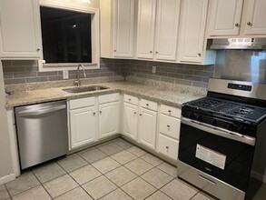 346 Carpenter Dr NE in Sandy Springs, GA - Building Photo - Building Photo
