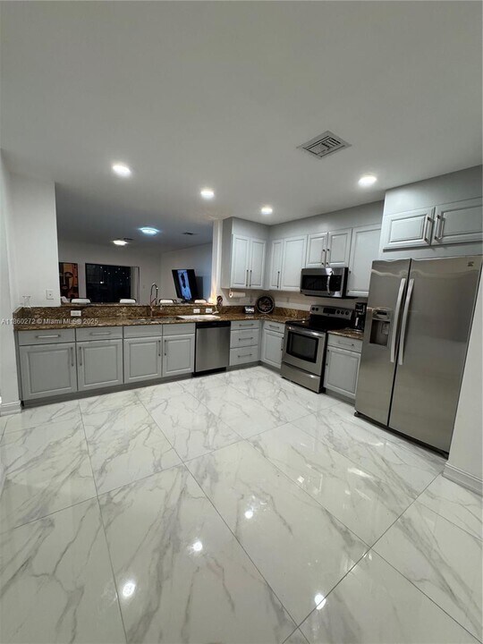 2900 Hidden Harbour Ct in Fort Lauderdale, FL - Building Photo