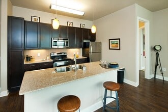 Trove Southtown in San Antonio, TX - Foto de edificio - Building Photo