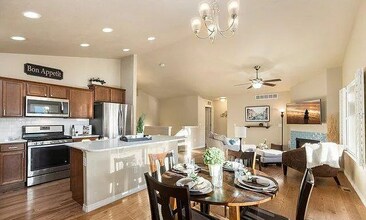 5562 Osbourne Dr in Windsor, CO - Building Photo - Building Photo