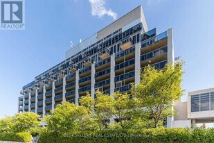 1040 The Queensway in Toronto, ON - Building Photo