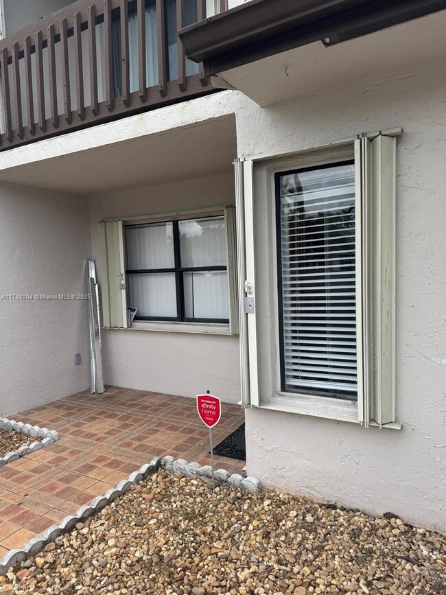 10114 NW 41st St in Doral, FL - Building Photo - Building Photo