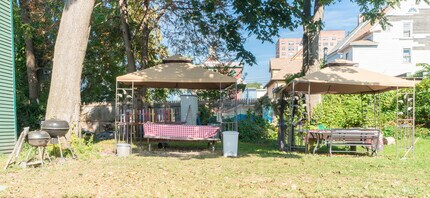 129 Green St, Unit 3 in Syracuse, NY - Foto de edificio - Building Photo