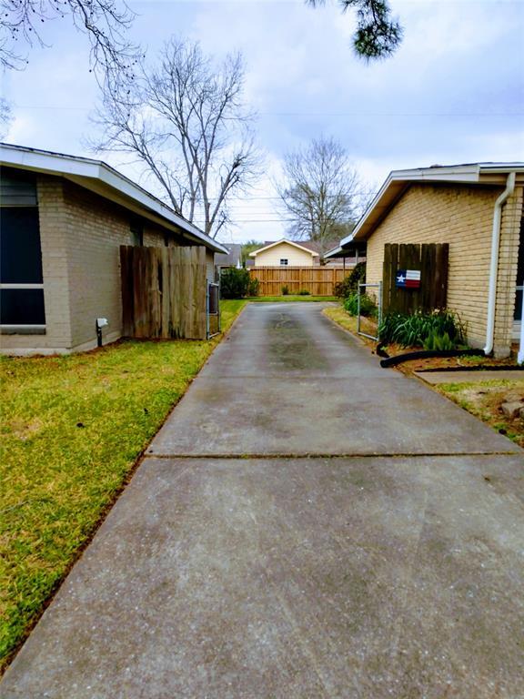 1124 Helen Dr in Deer Park, TX - Building Photo - Building Photo