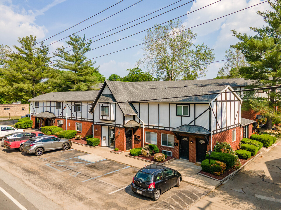 Olde English I (Patriot Glen) in Charleston, WV - Building Photo