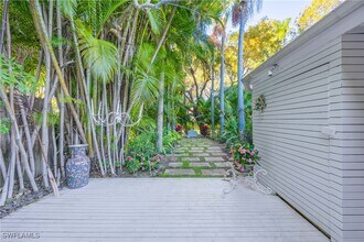 295 6th St N in Naples, FL - Building Photo - Building Photo