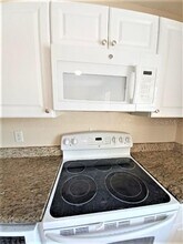 101 S Evergreen Ave-Unit -B in Clearwater, FL - Building Photo - Building Photo