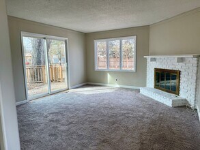 163 Roselawn Ave E in Maplewood, MN - Building Photo - Building Photo